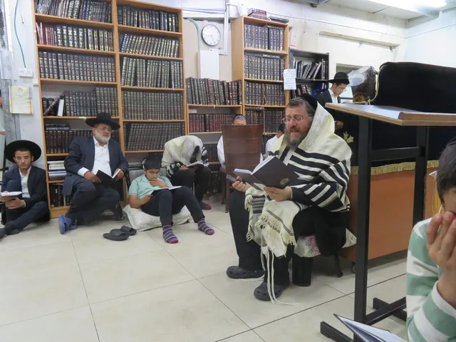 אמירת קינות בציבור בתשעה באב