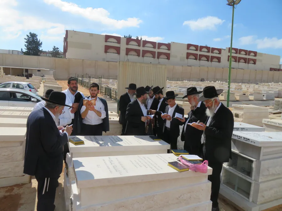 המשפחה והקהילה עולים לקברו מדי שנה ללמוד ולהתפלל לעילוי נשמתו